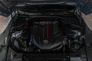 Supra 3.0 Premium 2024, Volant à Gauche, Intérieur en Cuir Foncé, Barre de Toit en Alliage d'Aluminium, SUV - Product Image 6