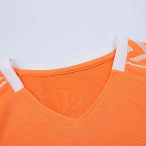 Meilleur prix pour uniforme de football pour adultes avec impression de logo personnalisée, manches courtes, design respirant pour l'été - Product Image 3