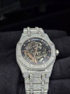 Reloj de Lujo para Hombre 2025 con Diamantes Brillantes, Nuevo Diseño Mecánico, Reloj Plateado y Dorado con Incrustaciones - Venta al por Mayor - Product Image 5