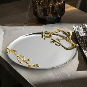 Hermosa bandeja para servir de forma redondeada con asas de diseñador de hojas del exportador indio Artículo increíble con calidad de exportación - Product Image 2