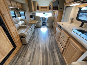 Se Vende Autocaravana Phoenixx Cruiser 2552 Usada en Buen Estado, Modelo 2022, para 4-6 Pasajeros, Interiores Espaciosos, Envío a Todo el Mundo - Product Image 3