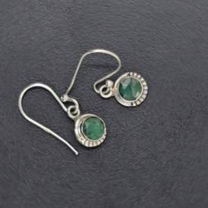 Pendientes de Aro y gota de Plata de Ley 925 con piedra preciosa de Esmeralda teñida para mujer - Product Image 1