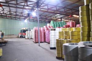 Banda de flejado de plástico PET duradera para aplicaciones de transporte y almacenamiento, tamaño personalizado OEM ODM de Vietnam - Product Image 3