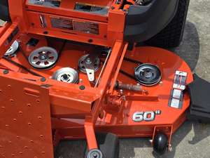 Tondeuse autoportée commerciale Kubota Z421KWTNC-60 à rayon de braquage zéro, 23,5 CV, à essence, modèle 2025, la plus vendue - Product Image 4