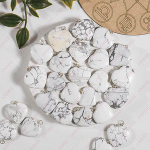 Pendentifs en howlite en forme de cœur, bijoux faits à la main, élégants, romantiques, de qualité supérieure, unisexes, cadeau de mariage - Product Image 4