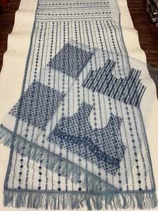 Elegante Sari Mono Net con blusa bordada en la parte delantera y trasera pesada y borde de tuberías - Product Image 5