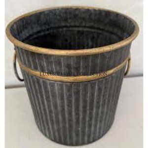 Cubo de basura de metal Premium de nuevo aspecto con un diseño de alta capacidad adecuado para cocinas domésticas, oficinas o patios al aire libre - Product Image 6