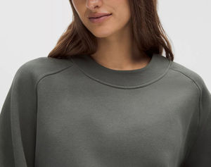 Sudadera de Mujer con Cuello Redondo, Corte Holgado y Relajado, con Cremallera Lateral y Logotipo Personalizable en la Parte Delantera - Product Image 4
