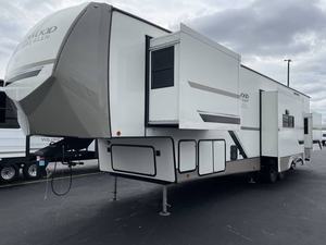 Forest River Wildwood Heritage Glenn 375F-AM d'occasion 2024 - Product Image 3