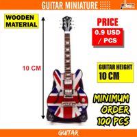 Petite guitare miniature de 4 pouces pour la décoration du tableau de bord de la voiture