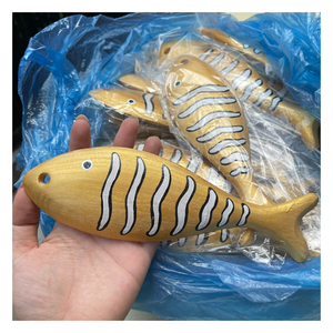 Poisson en bois sculpté de précision avec un look authentique et un ton profond pour les événements religieux et les séances de chant - Product Image 4
