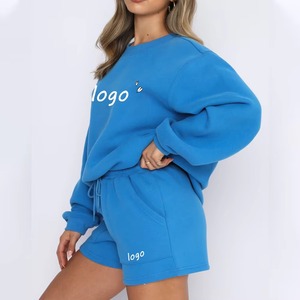 Conjunto de sudadera y pantalones cortos de cuello redondo de corte regular para mujer, tejido de punto sólido de dos piezas, ropa de descanso informal cómoda - Product Image 3