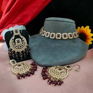 Zircon Sleek Necklace <b>Set</b> With Maang Tikka Elegant Piece Crafted With Precision Prefect For Both Formal & Semi Formal Occasions - Product Image 3