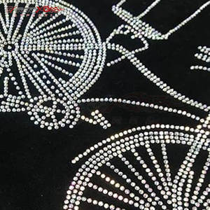 Sweat-shirt d'hiver pour homme avec strass scintillants, tissu polaire respirant, design élégant et toucher confortable - Product Image 5