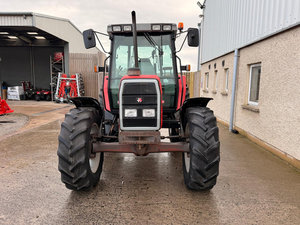 Tracteur utilitaire puissant Massey Ferguson à vendre - Product Image 2