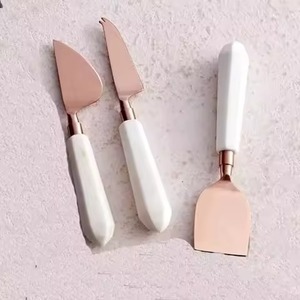 Ensemble à fromage en bois d'acacia naturel avec poignée en laiton pour ustensiles de cuisine, vaisselle, décoration intérieure, outils de découpe de beurre et de pizza - Product Image 5