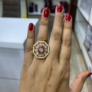 Bague Classique de Haute Qualité Plaquée Or Aspect Pierre Réglable Élégante pour les Occasions Spéciales et les Mariages Collection pour Femmes - Product Image 1