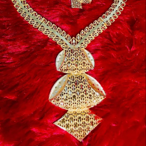 Ensemble de bijoux vintage plaqué or 24 carats collier en cuivre 24 carats boucles d'oreilles USA France accessoire de mode ensembles de bijoux de qualité supérieure - Product Image 1