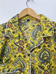 Conjunto de pijama de algodón 100% hecho a mano personalizado para mujer, recién llegado, V con cuello en ropa de dormir, vestido con patrón Floral suave para el verano - Product Image 3