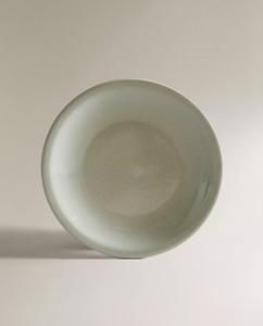 Assiette à dîner en céramique moderne vert sauge, design élégant et discret, finition lisse, construction durable, idéale pour les tables à manger minimalistes - Product Image 3