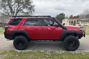 Toyota 4Runner TRD Pro 2017 con Modificaciones Todoterreno Extensivas, Supercargado, 4x4, Rojo Metálico Barcelona - Product Image 6