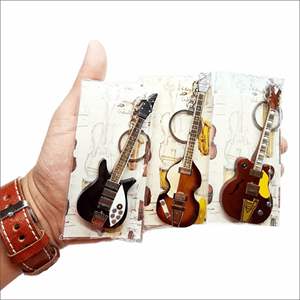 Porte-clés de guitare miniature décoration pour porte-clés et porte-clés accessoires souvenirs - Product Image 1