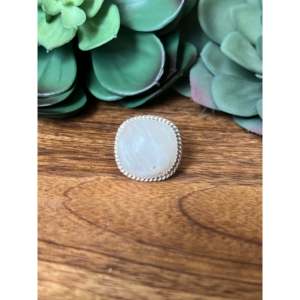 Anillo para Hombre Reda Galvan, Chapado en Platino Vermeil, Talla 6, con Incrustaciones Geométricas de Plata de Ley y Piedra Lunar, para Uso Diario, con Engaste de Bisel - Product Image 1