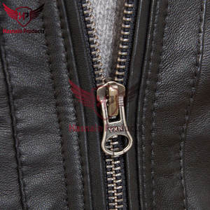 Veste motard en cuir noir de haute qualité pour hommes, pièce tendance pour l'aventure avec un savoir-faire inégalé et un style intemporel - Product Image 4