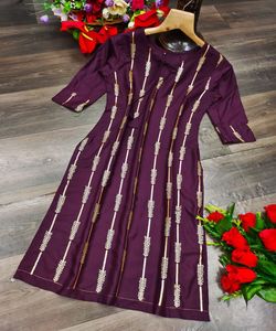 Kurti de corte largo con bordado, trabajo impreso, crepé, niñas indias, ropa lista para usar, precio bajo barato, venta al por mayor, Surat étnico - Product Image 5