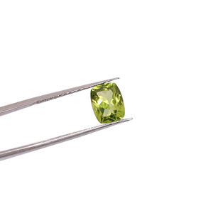 Peridoto Verde Natural de 9x7 mm, Corte Rectangular Cojín, 2.38 Quilates, 1 Pieza, Gema Suelta para Joyería - Product Image 2