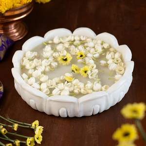 Ritualistic Padma Marble Urli White Multi Utility Flower Shape Urli para decoraciones de flores Stone Urli Bowl y para decoración del hogar - Product Image 1