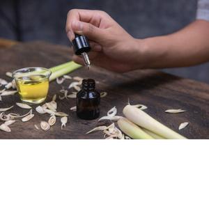 Huile essentielle de citronnelle d'origine indienne de qualité supérieure extrait de plantes cultivées sauvages en vrac bouteille disponible tambour peut pour l'exportation - Product Image 5