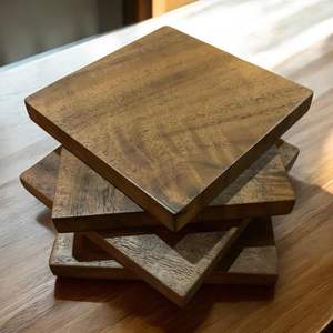 Posavasos de madera con acabado liso, ideal para tazas, vasos y jarras, con superficie resistente al calor. - Product Image 5