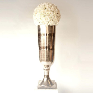 Charmant Vases à Fleurs de Style Vintage Fer Rustique Fini Parfait pour la Décoration de Vaisselle de Mariage et de Restaurant - Product Image 5