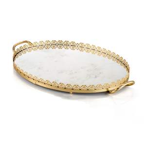 Bandeja decorativa de metal en relieve Bandeja de metal de diseño intrincado Diseño artístico artesanal con mango acabado brillante - Product Image 1