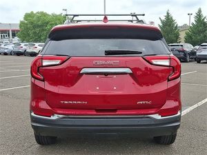 Clean Red 2024 G M C Terr ain AT4 AWD avec sièges en cuir Système de navigation Pack préféré Sièges chauffants Toit ouvrant à démarrage à distance - Product Image 2