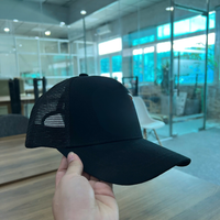 Chapeau de golf ultra léger avec bandeau anti-humidité offrant une protection solaire UPF 50 et un design bas et élégant