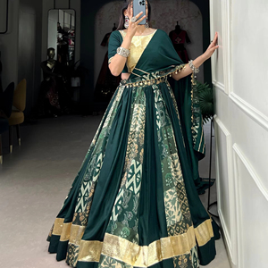 Lehenga choli งานพิมพ์ผ้าไหมใยสังเคราะห์แท้ออกแบบล่าสุด - Product Image 1
