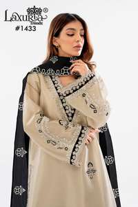 Traje de Salwar DE TRABAJO bordado de satén de organza de diseñador por FabZone - Product Image 2