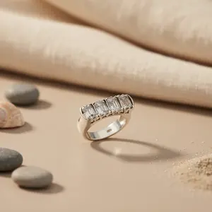 Anillo de Plata de Ley con Corte Esmeralda y Perla Natural, Chapado en Platino y Rodio, con Incrustaciones de Rodio, Regalo de Aniversario para Mujer - Product Image 1