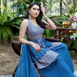 Nuevo Conjunto de Ropa India Pakistaní de Diseño con Bordado Intenso en Falsa Georgette, Top, Dhoti, Salwar y Dupatta, Ideal para Fiestas - Product Image 3