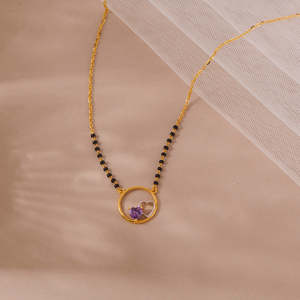 วงแหวนทองคำ Mangalsutra สำหรับเธอ - เครื่องประดับสะสมทางวัฒนธรรม - Product Image 1