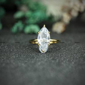 Bague de fiançailles élégante en moissanite taille marquise, plaquée or jaune, sertie à six griffes, bague de mariage pour femme - Product Image 1