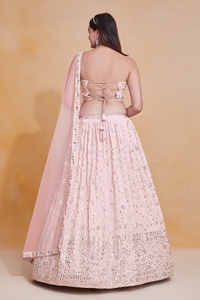 Ensemble de lehenga traditionnel en georgette avec broderie riche en sequins zari, blouse non cousue et élégant dupatta en tulle doux - Product Image 5