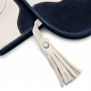 Gants d'entraînement pour la fauconnerie en cuir crème avec patch bleu marine, design durable et minimaliste pour la chasse, taille unique - Product Image 5