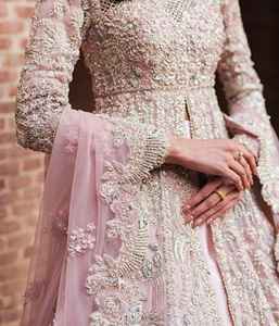 Lehenga Choli hecho a mano de alta calidad para mujer, vestido de red de seda bordado para ropa de fiesta de boda, atuendo tradicional con estampado a mano - Product Image 3