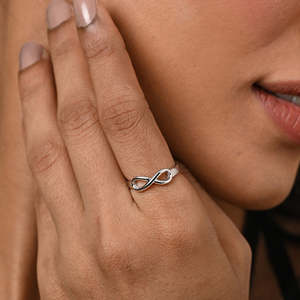 Anillos de Plata de Ley 925 de Primera Calidad para Mujer, Estilo Geométrico y Romántico con Baño de Rodio, Diseño Numérico con Incrustaciones de Circonio - Product Image 4