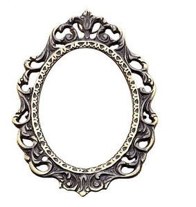 Miroir mural festonné or; Miroir décoratif moderne glamour avec bord incurvé festonné et cadre en métal robuste - Product Image 2