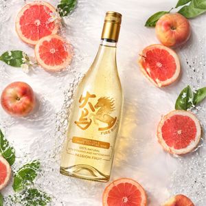 Vino de Cóctel Frizzante FireHorse con Fruta de la Pasión 6.5% ABV con Acerola, Té Verde y Algas Marinas, Vino de Cóctel Español 750ml - Product Image 2