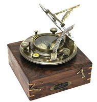 Fabriqué à la main 7 pouces en laiton massif boussole Antique Vintage décor nautique cadran solaire boîte en bois pour bureau à domicile Camping à collectionner